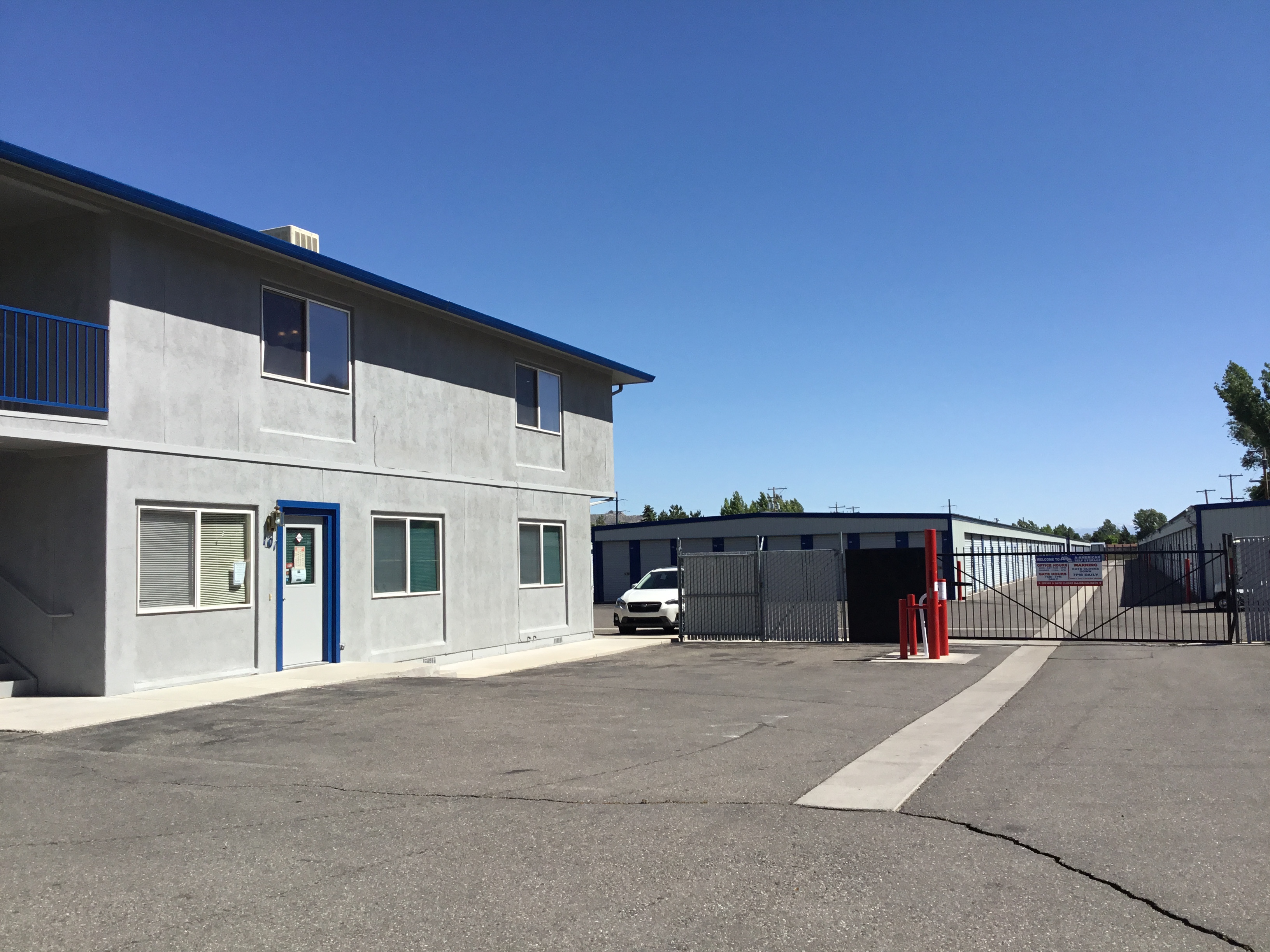 self storage units with drive up access